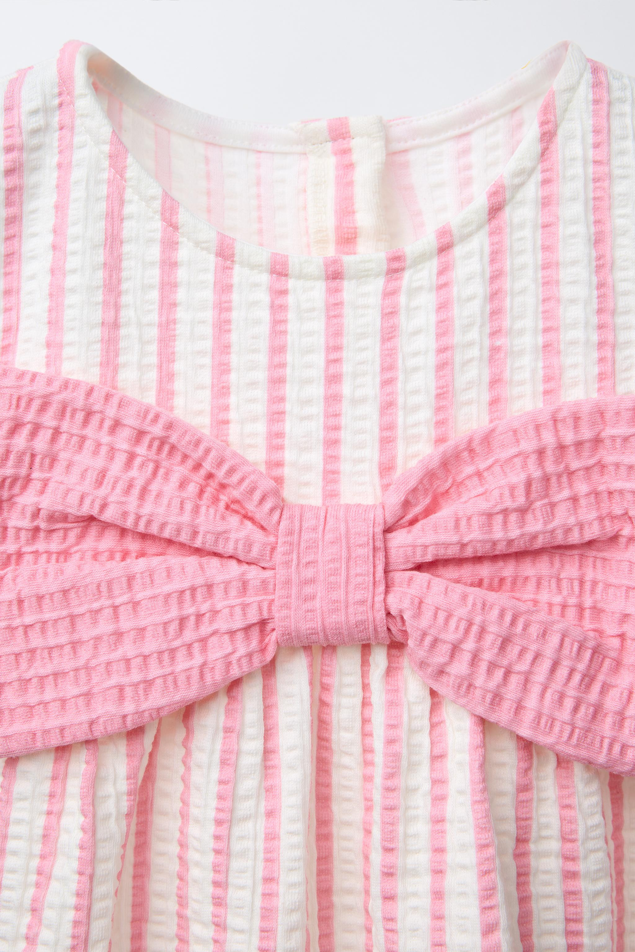 Sleeveless dress with a round neck. Back button closure. Maxi bow applique on the front. Differen... | Zara US