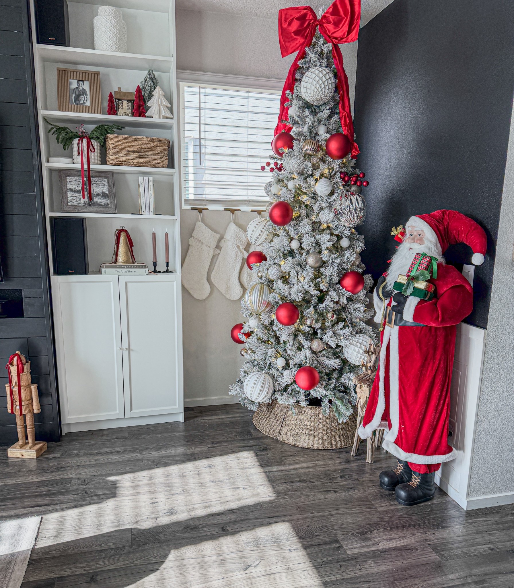 My traditional red Christmas decor! ❤️🎄 

#christmas #christmasdecor #christmasmagic 

#LTKHome #LTKSeasonal #LTKHoliday