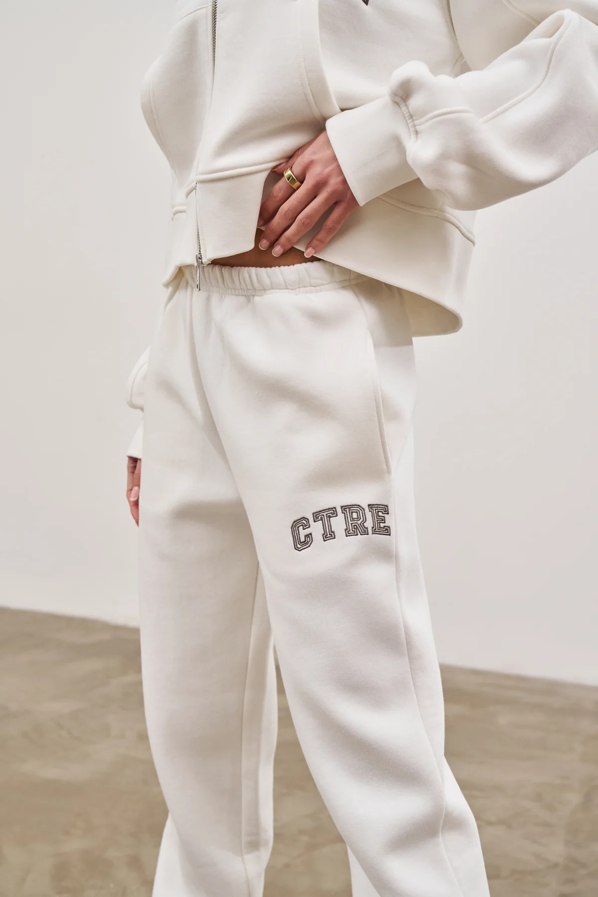 CTRE RELAXED JOGGERS - OFF WHITE | The Couture Club