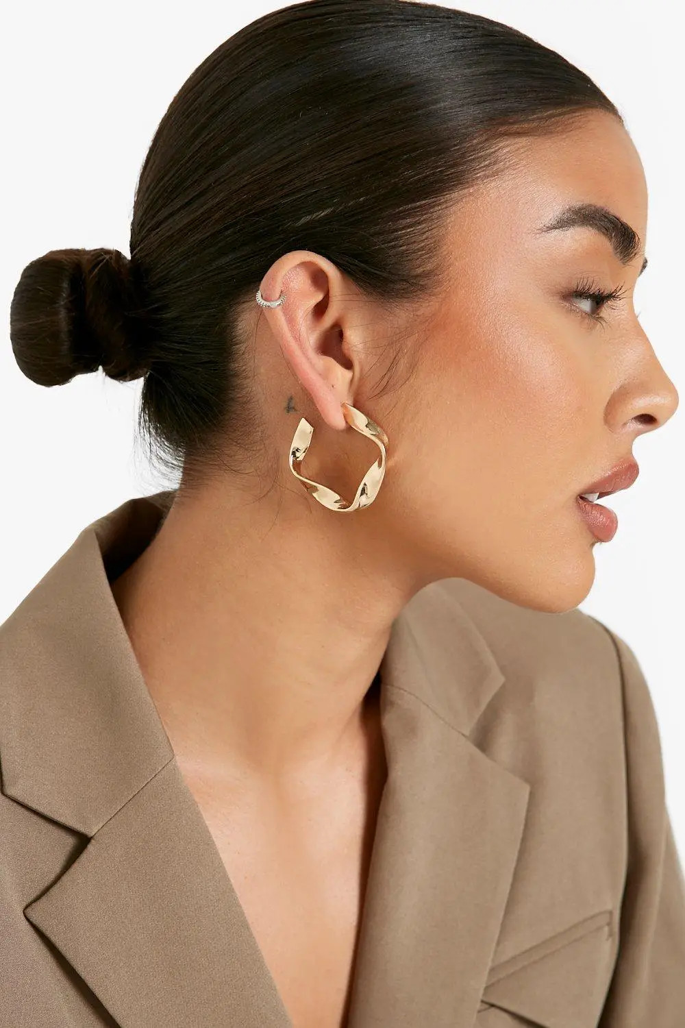 Gold boohoo Twist Hoop Earrings | PrettyLittleThing USA | PrettyLittleThing US
