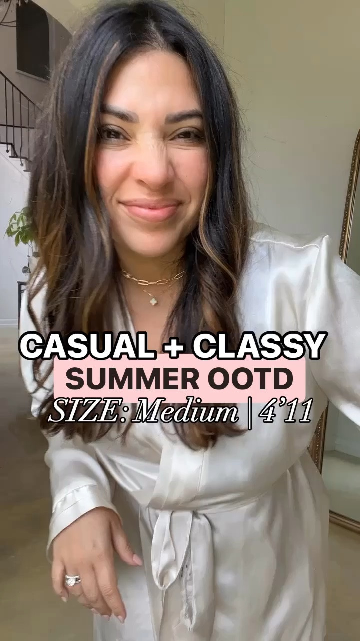 Petite Jeans + Outfit Details ⬇️

These jeans are another great find for us petite and curvy women! They’re the perfect vintage wide leg jeans and fit so well, they’re also so classy and you can dress them up or down!


I am 4’11, a 34B and weigh 140lbs.
For reference, I’m wearing a size 28 petite in the jeans and a size small in this gorgeous basket weave stitched vest! 
Size 7.5 in the shoes! 
Size Medium in the bra!
Handbag is from Chanel 
Makeup is by Seint, I can match you to your own palette like mine if you want me to, just let me know in the comments below if you would like a personal match!

If you like my style, stick around for more short and petite women fashion, easy makeup and beauty for women over 35!