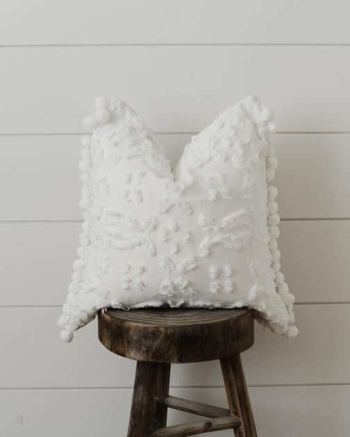 Claire chenille with poms | with lavender and grace