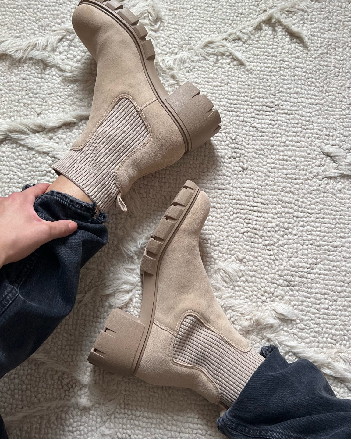 Fall tan suede chunky boots runs true to size wearing 9,5. Super comfortable! 

#fallboots #tanboots #boots #suedeboots 

#LTKSeasonal #LTKshoecrush