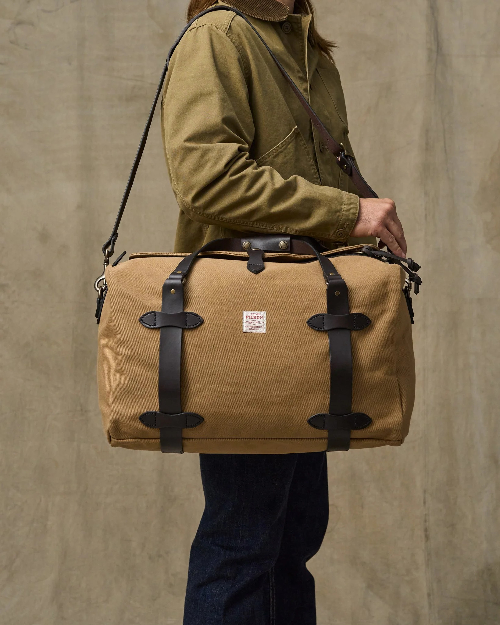 Medium Rugged Twill Duffle Bag | Filson | Filson