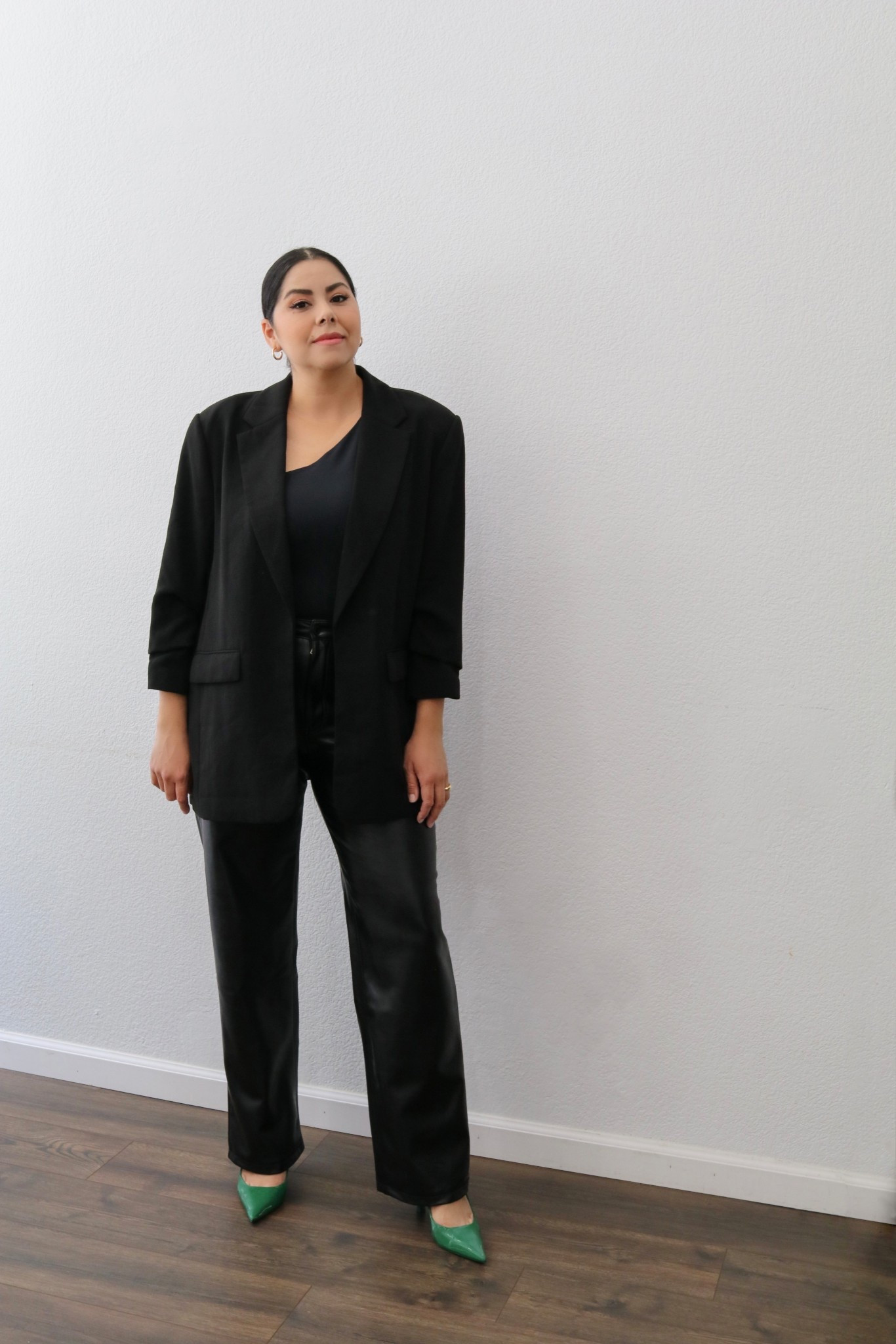 chic all black outfit with faux leather trousers 

#LTKOver40 #LTKStyleTip #LTKMidsize