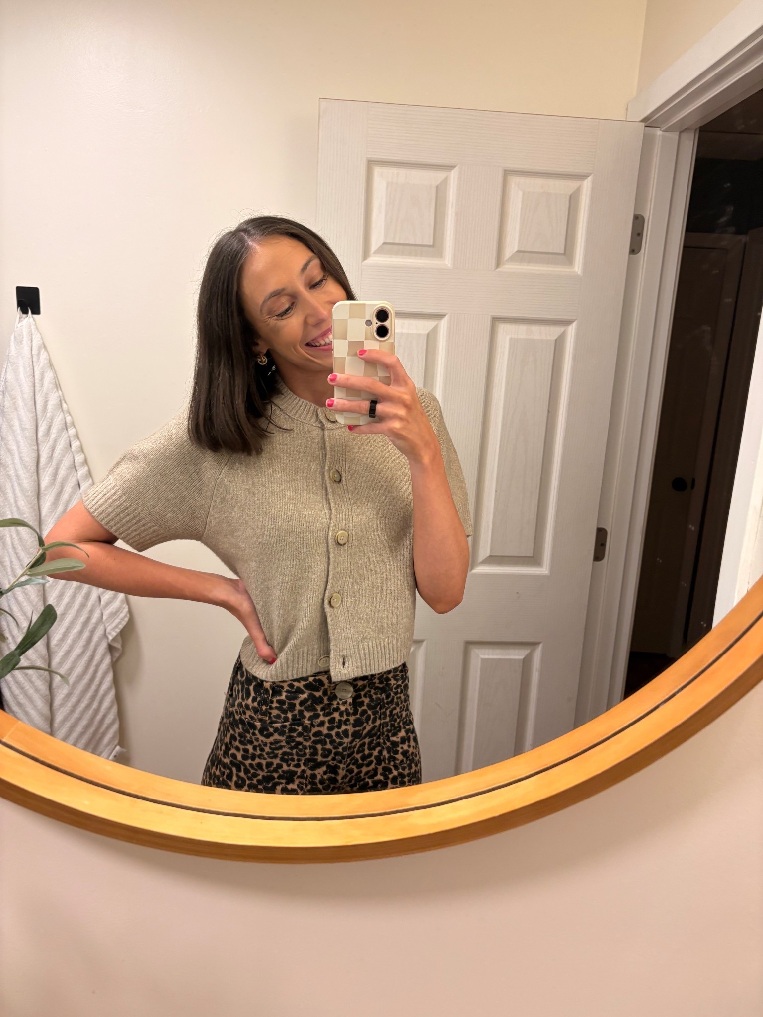 What an absolute steal on this sweater!! I saw it was on major sale so had to link it again! Wearing size XS! Such a fun and easy outfit for the new year and perfect for everyday errands, coffee runs, or mom life — comfy, flattering, and an easy yes.
Linking all the pieces before sizes sell out! 🤎


#LTKBeauty #LTKSaleAlert #LTKFindsUnder50