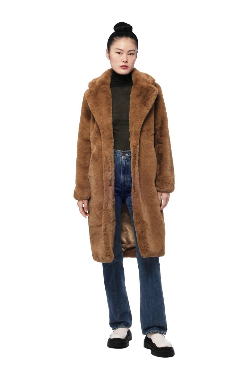 Scarlet Camel | Apparis