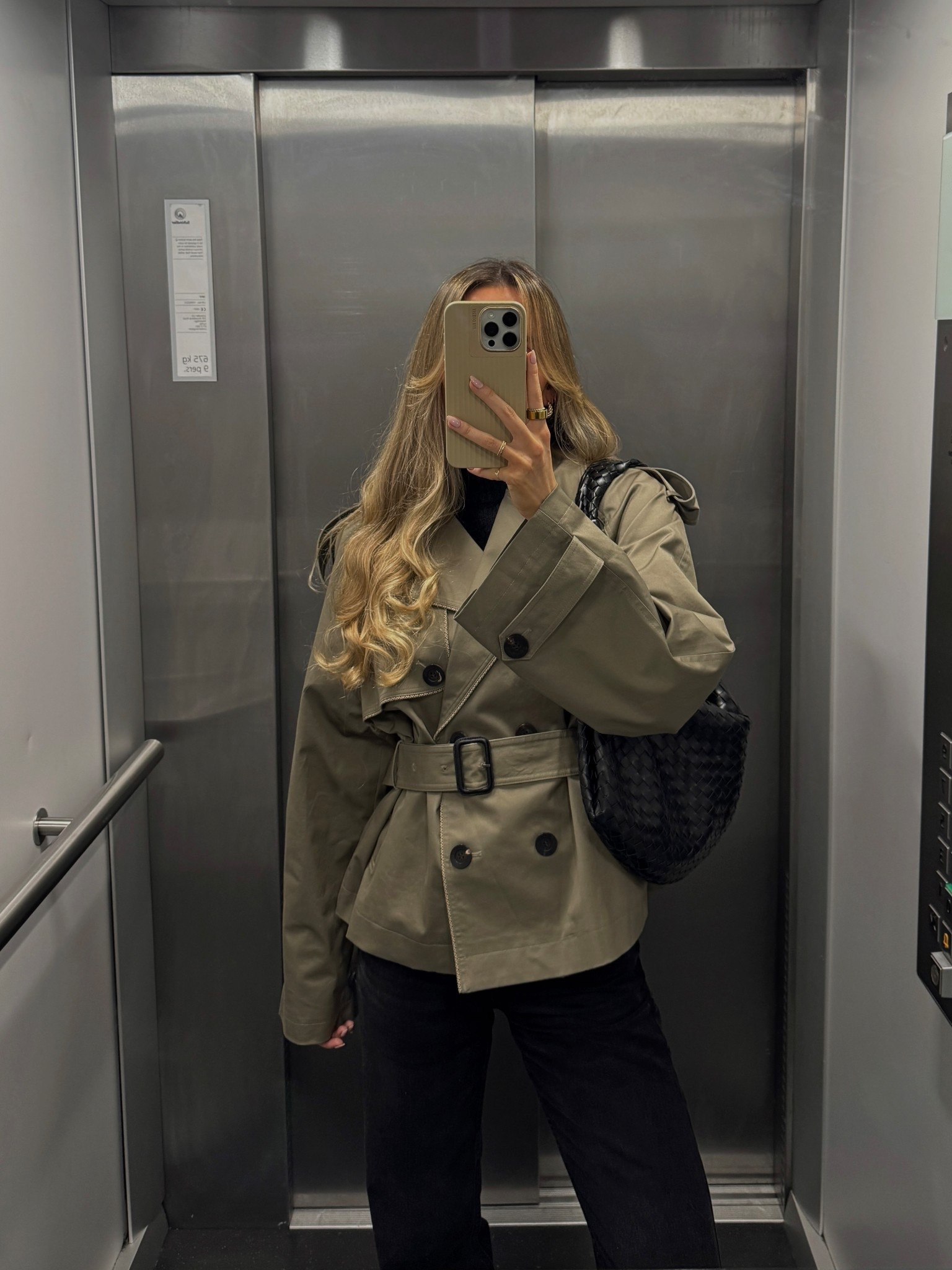 Styling a cropped trench for spring 

#LTKootd #LTKspringtrends #LTKspring