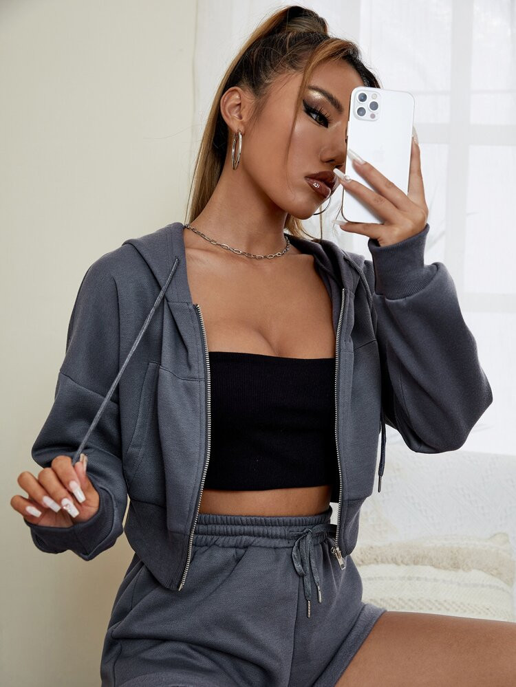 Drop Shoulder Kangaroo Pocket Drawstring Crop Hoodie | SHEIN