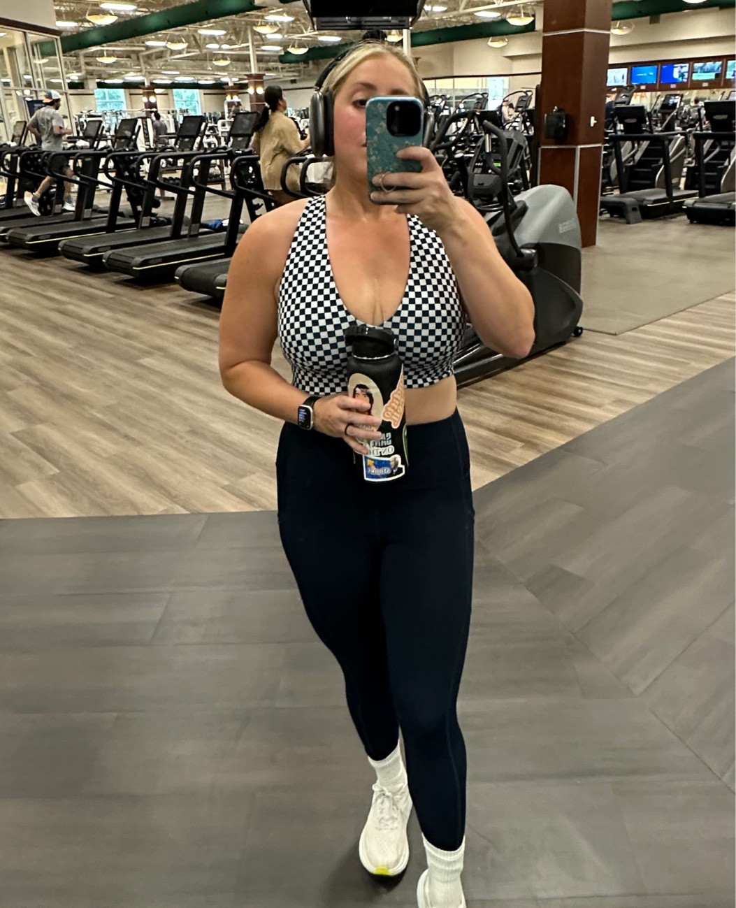 Can’t get enough of this new checkerboard sports bra 🏁💪🏻 it’s so reminiscent of the Vans slip-ons we all had in high school! Matching leggings available too if you’re feeling extra bold in your matching gym set search 🫡 but these leggings are an oldie but goodie (and cheapie!). All linked in my LTK!

#LTKmidsize