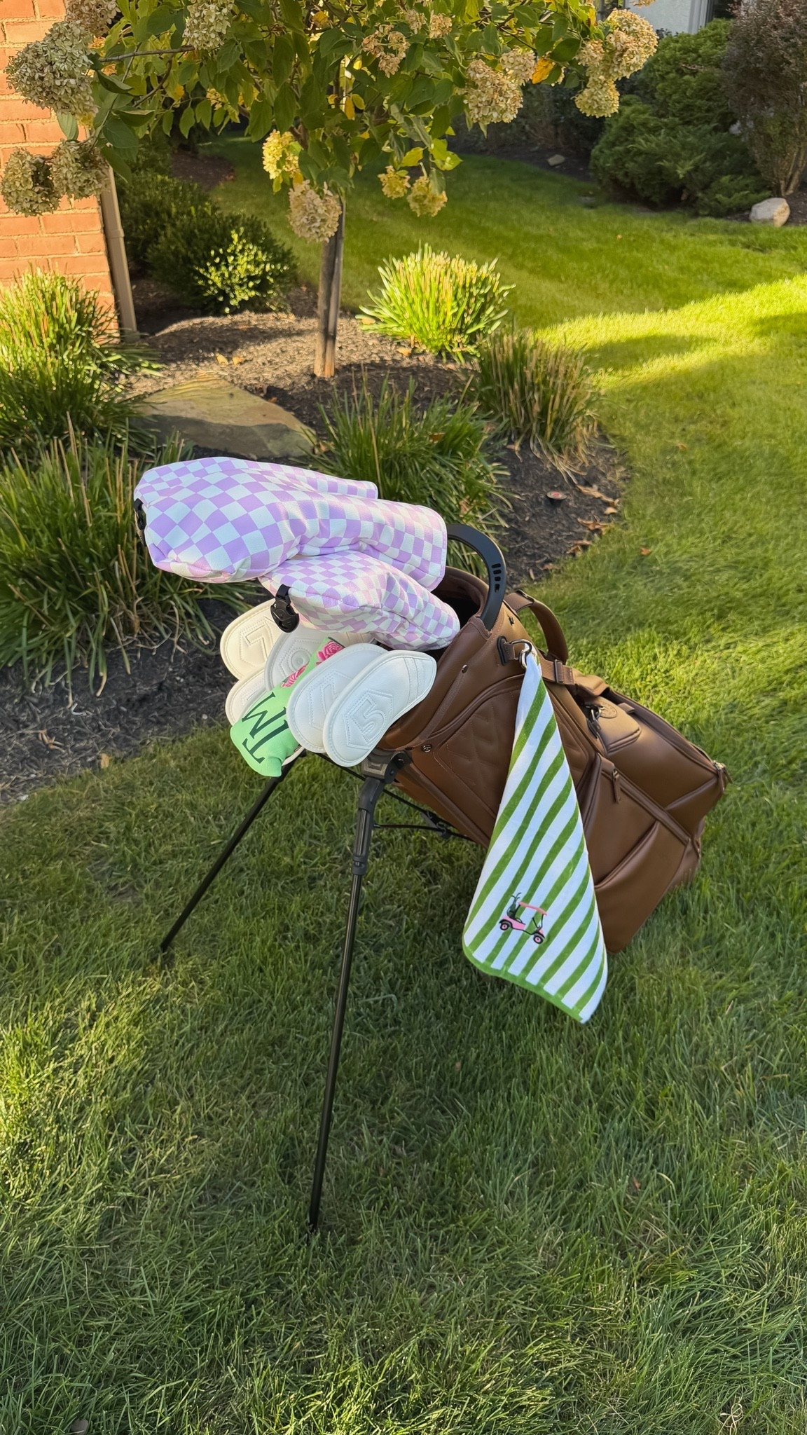 My new golf bag and accessories! A lot is from Amazon and on sale now!