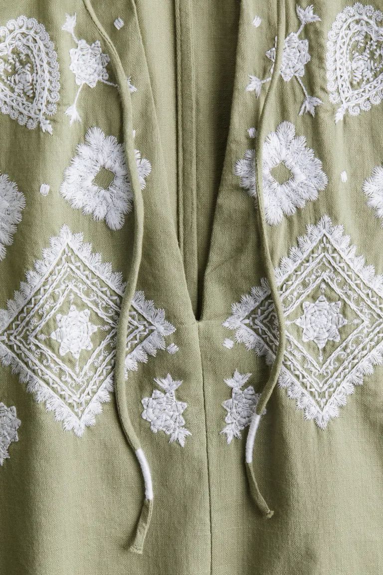 Embroidered Dress - Round Neck - Long sleeve - Khaki green - Ladies | H&M US | H&M (US + CA)