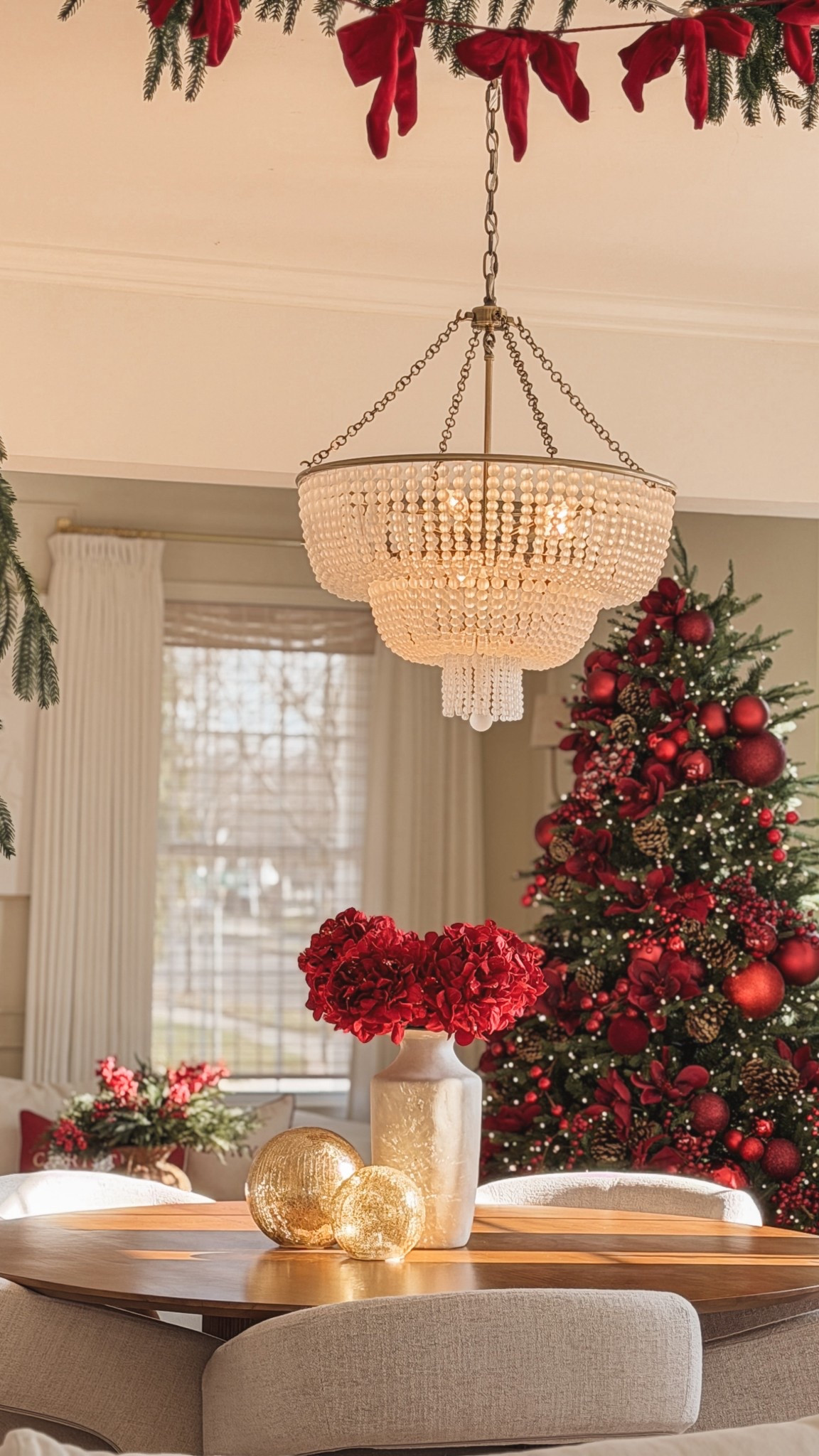 Dinning room table decor, Christmas decor 