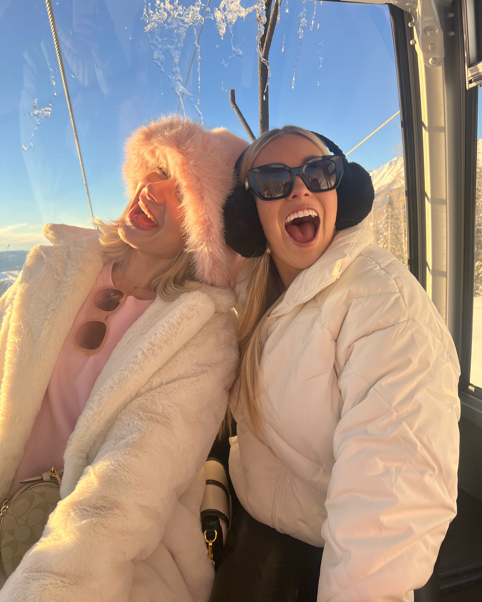 Snow bunnies! 


#LTKMostLoved #LTKfindsunder100 #LTKSeasonal