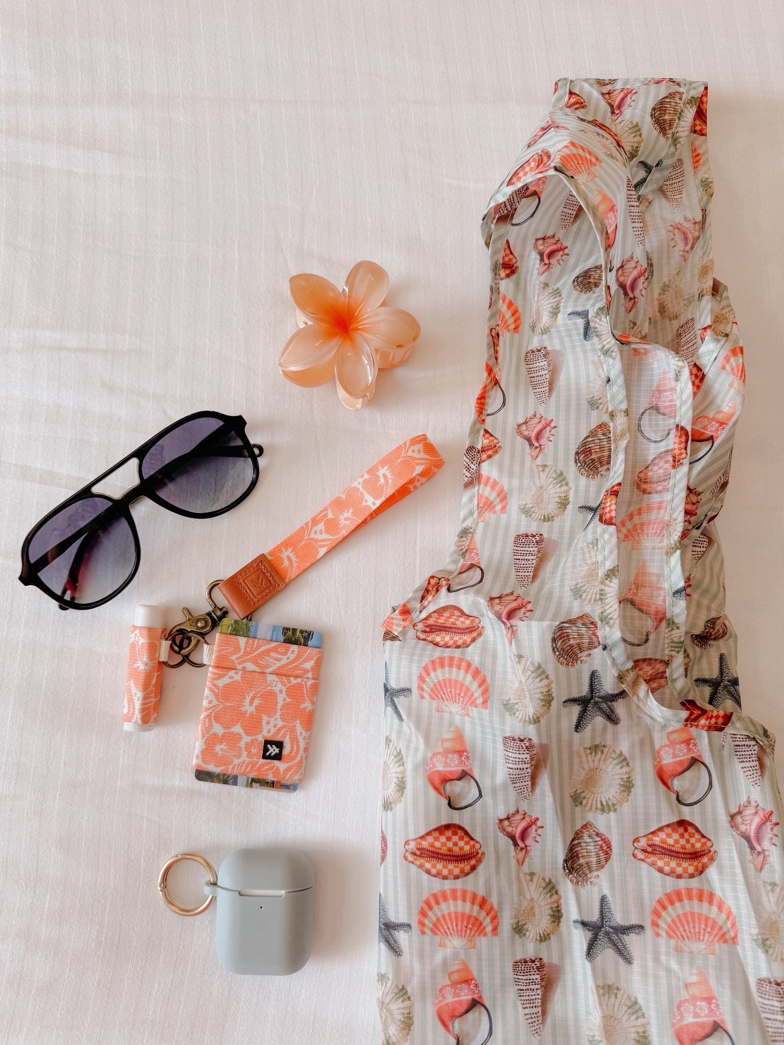 Island girl essentials 🌺🤙🏼🏝️

30% off site-wide this weekend + SSJ15 for an extra 15% off

#LTKTravel #LTKSaleAlert #LTKgrwm