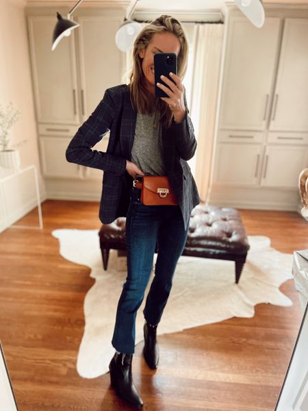 Monday 👊 kinda kicked my butt today but here we are. Amazon belt bag from Friday Finds was an outfit highlight for me ( and the walmart blazer and boots weren’t so bad either ) 🖤🤎💙