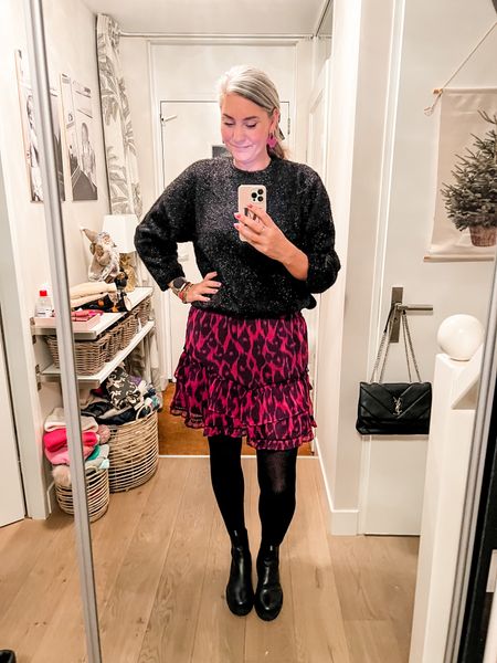 Outfits of the week

A black glitter sweater paired with a fuchsia and black leopard print skirt, cashmere tights and lug sole booties. 

Sweater M
Skirt Shoeby (current) L
Tights Snagtights (tts)



#LTKstyletip #LTKSeasonal #LTKHoliday