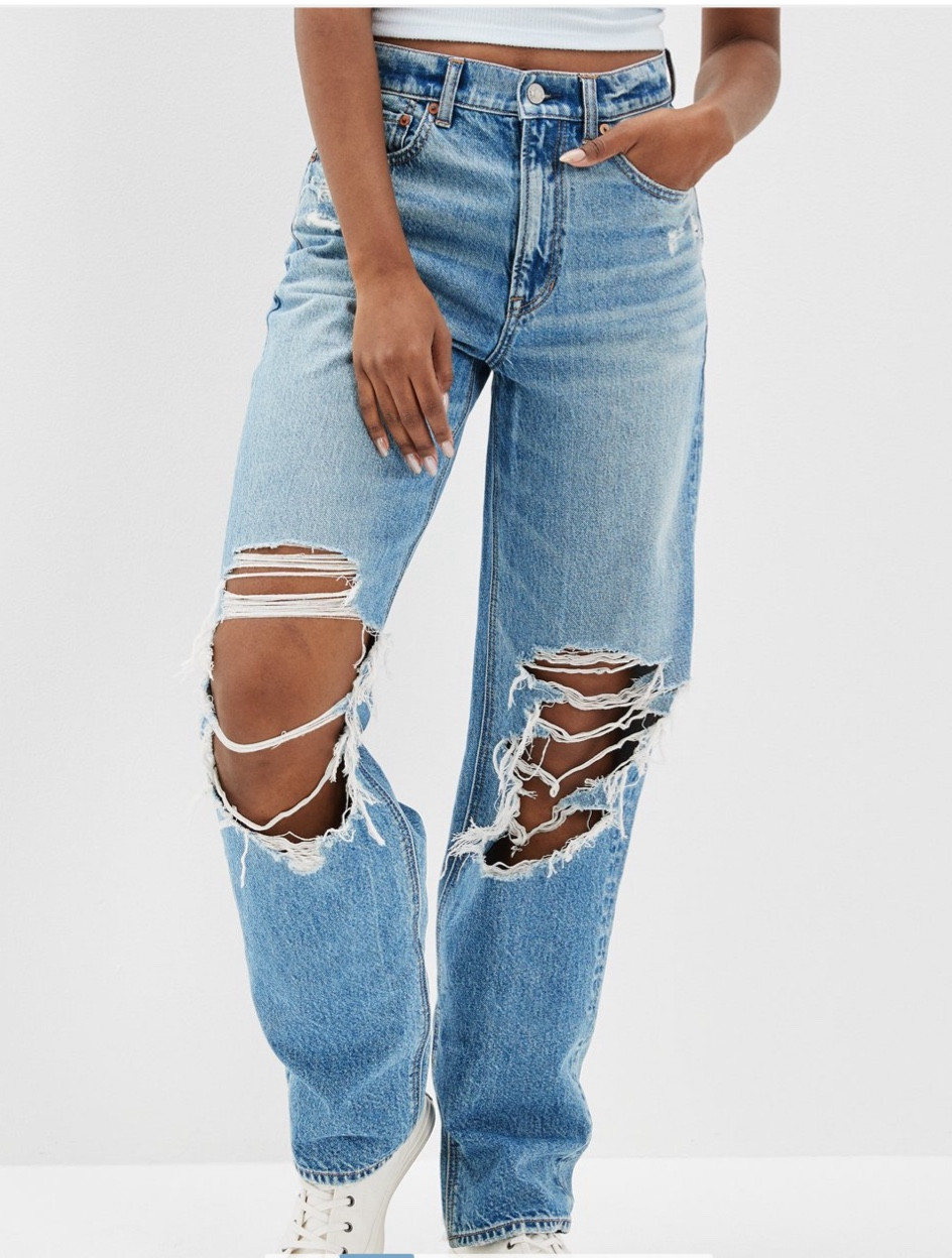 American Eagle baggy ripped jeans, fall outfit inspiration 

#LTKSeasonal #LTKBacktoSchool #LTKFind