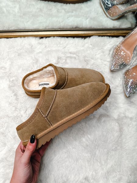 Shoes you need this fall and winter season! 

Womens shoes, slippers, Ugg look alike, Ugg style, Ugg inspired, Amazon, Amazon finds, fall style, winter fashion, women’s winter clothes, outfit ideas 

#LTKSeasonal #LTKshoecrush #LTKHoliday
