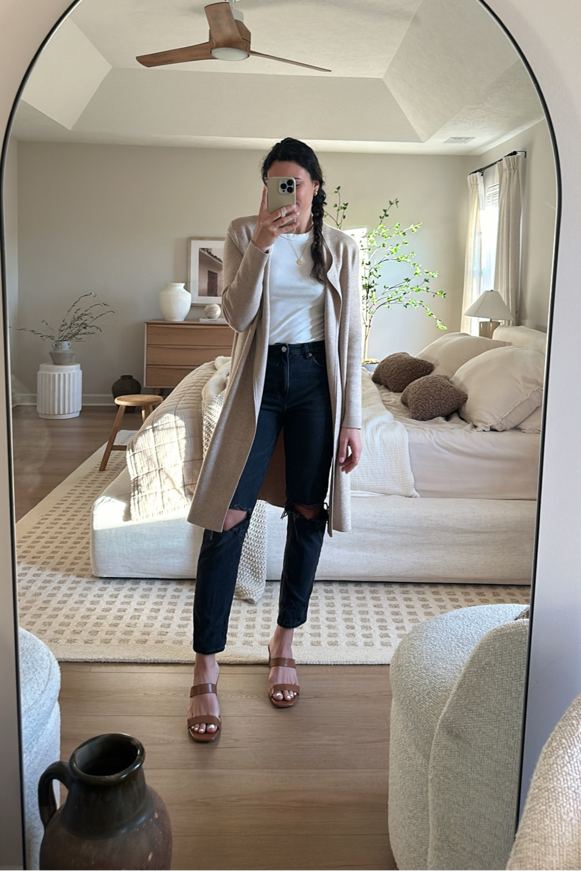 Elevated outfit ✨ 

Mom fit/ jeans/ black jeans, cardigan, jewelry, women’s style, women’s fashion, bedding, bedroom design, neutral rug, accent chairs 

#LTKbeauty #LTKshoecrush #LTKworkwear