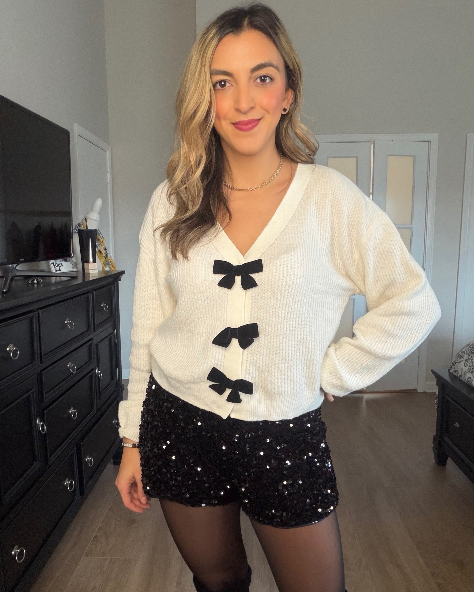 Bow Sweater and Sequin Shorts



#LTKHoliday #LTKCyberWeek #LTKSaleAlert