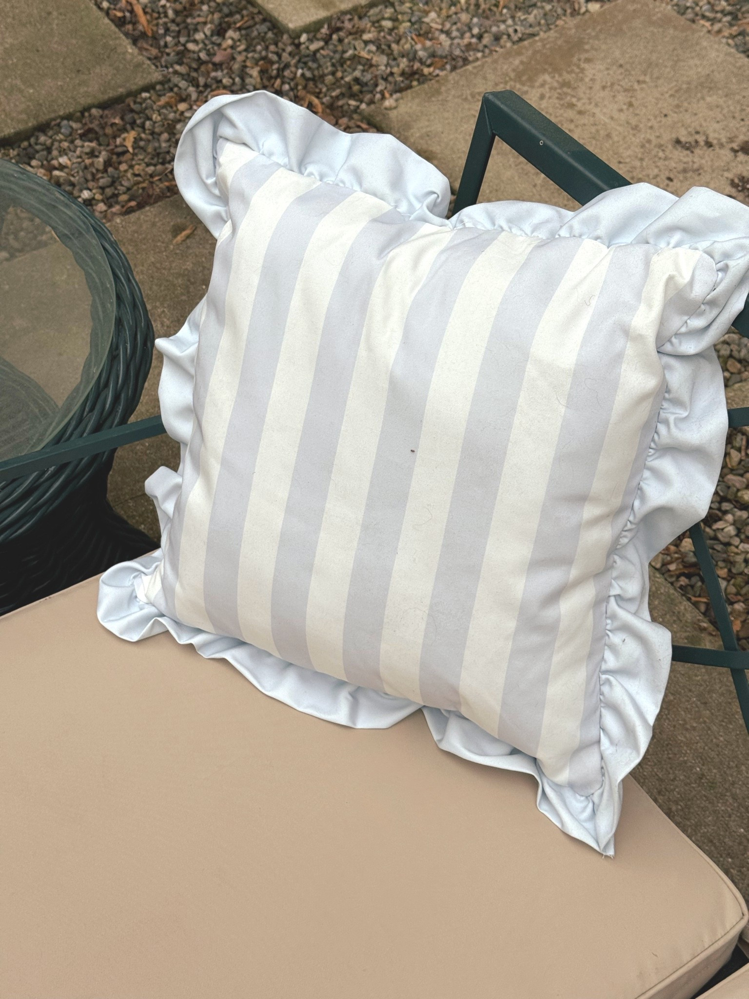 Blue and white outdoor pillows to relax by the pool