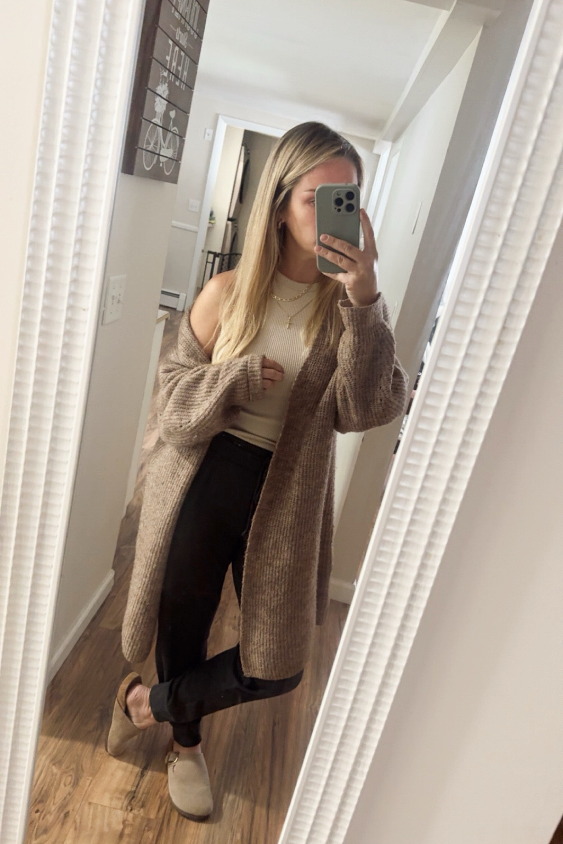 Cozy, comfy, casual fall mom-style outfit

Work from home | stay at home | comfy 

#LTKFindsUnder50 #LTKSeasonal #LTKStyleTip