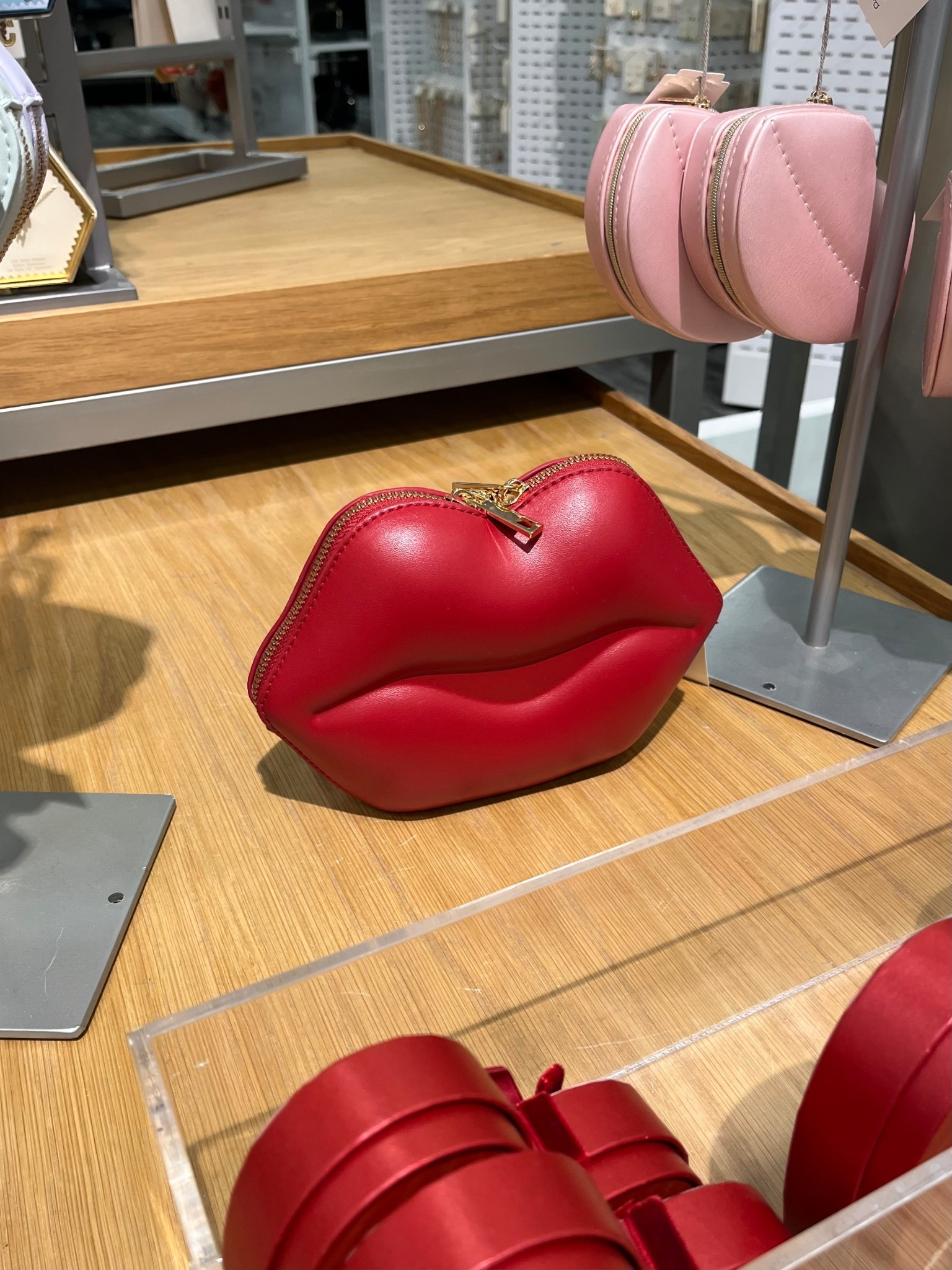 I’m having the opposite of buyer’s remorse over this purse… I regret NOT buying it! 😭💔 Should I go back and get it before Saturday? 🫣😍

@Target #targetstyle #valentinesday #valentines #happyvalentines #happyvalentinesday #lips #lippurse #purse #clutch #accessories 

#LTKValentine