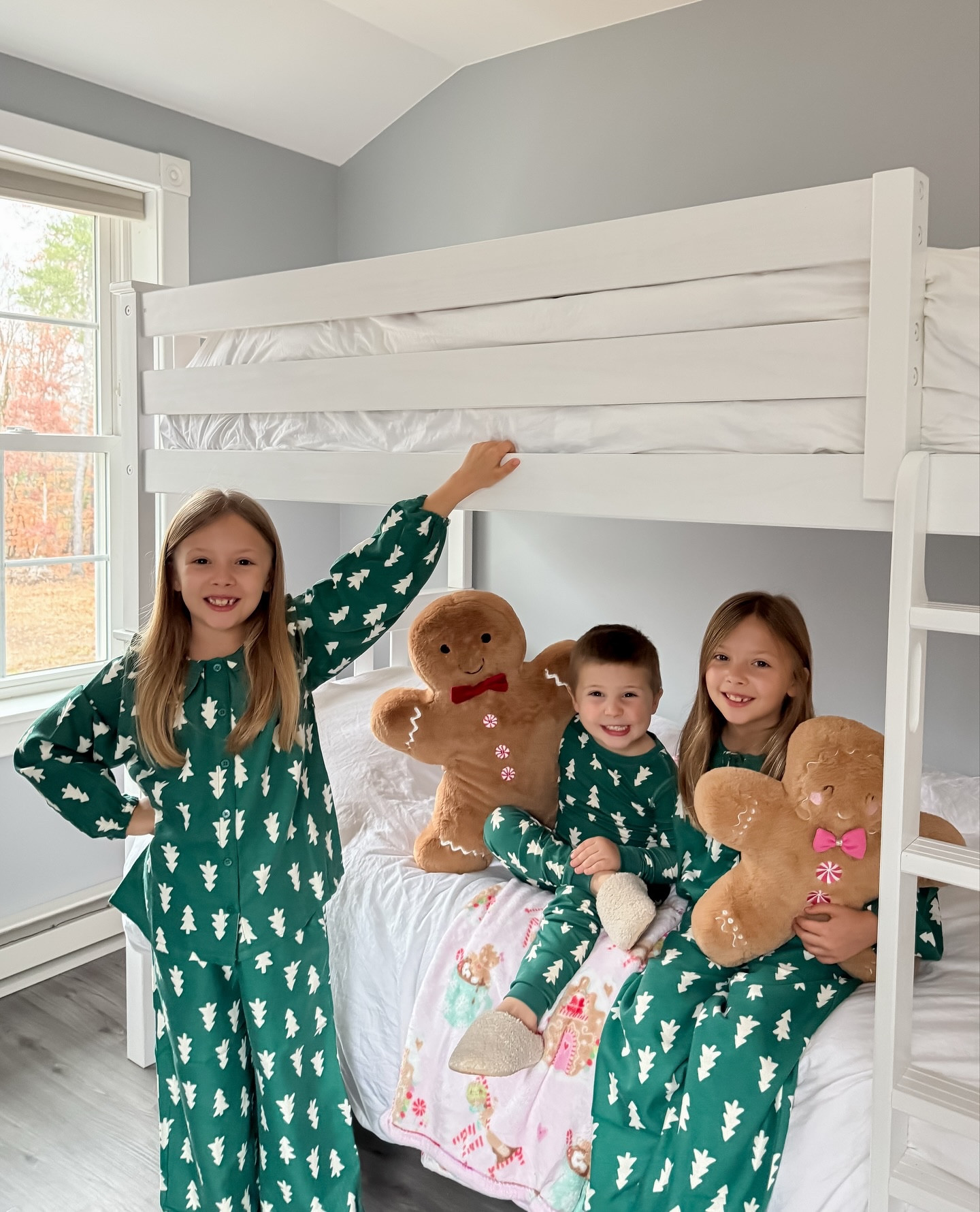 Absolutely obsessed with our matching family Christmas PJs. 🤩

@hannaandersson has the cutest prints this year. The girl’s flannel PJ sets have little ruffles on the collars and pants legs - sooo cute! They have nightgowns in the same pattern too. 

All of their mix and match PJ sets are up to 40% off right now - the link is in my bio - plenty of time to snag some for your holiday photos! 🎄

#lifeinhanna #hannaanderson #hannapartner