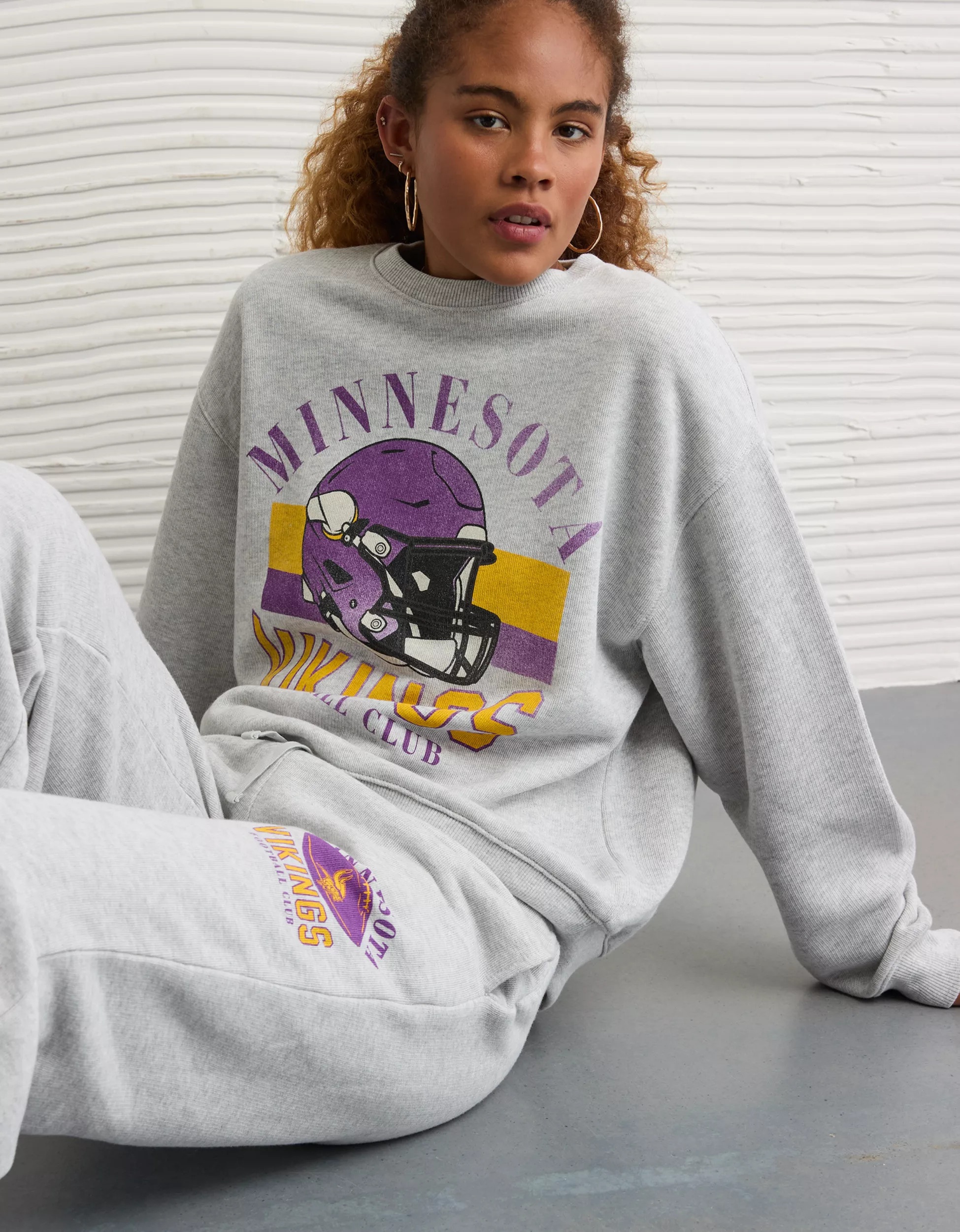NFL Minnesota Vikings Graphic Relaxed Fit Sweatshirt | American Eagle Outfitters (US & CA)