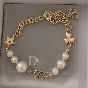 Lucky golden clover bracelet/pearl letter CD braceletsimple | Etsy | Etsy (US)
