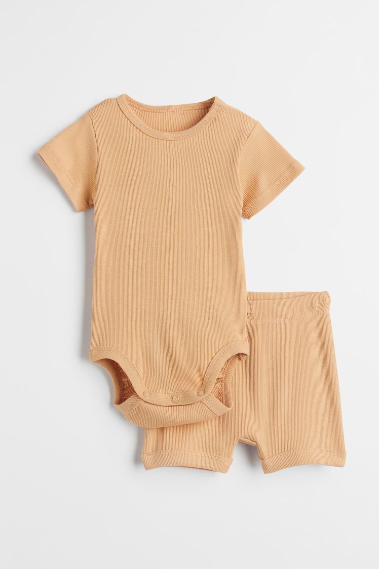 Conscious choice  Set with a bodysuit and shorts in soft, ribbed cotton jersey. Short-sleeved bod... | H&M (US + CA)