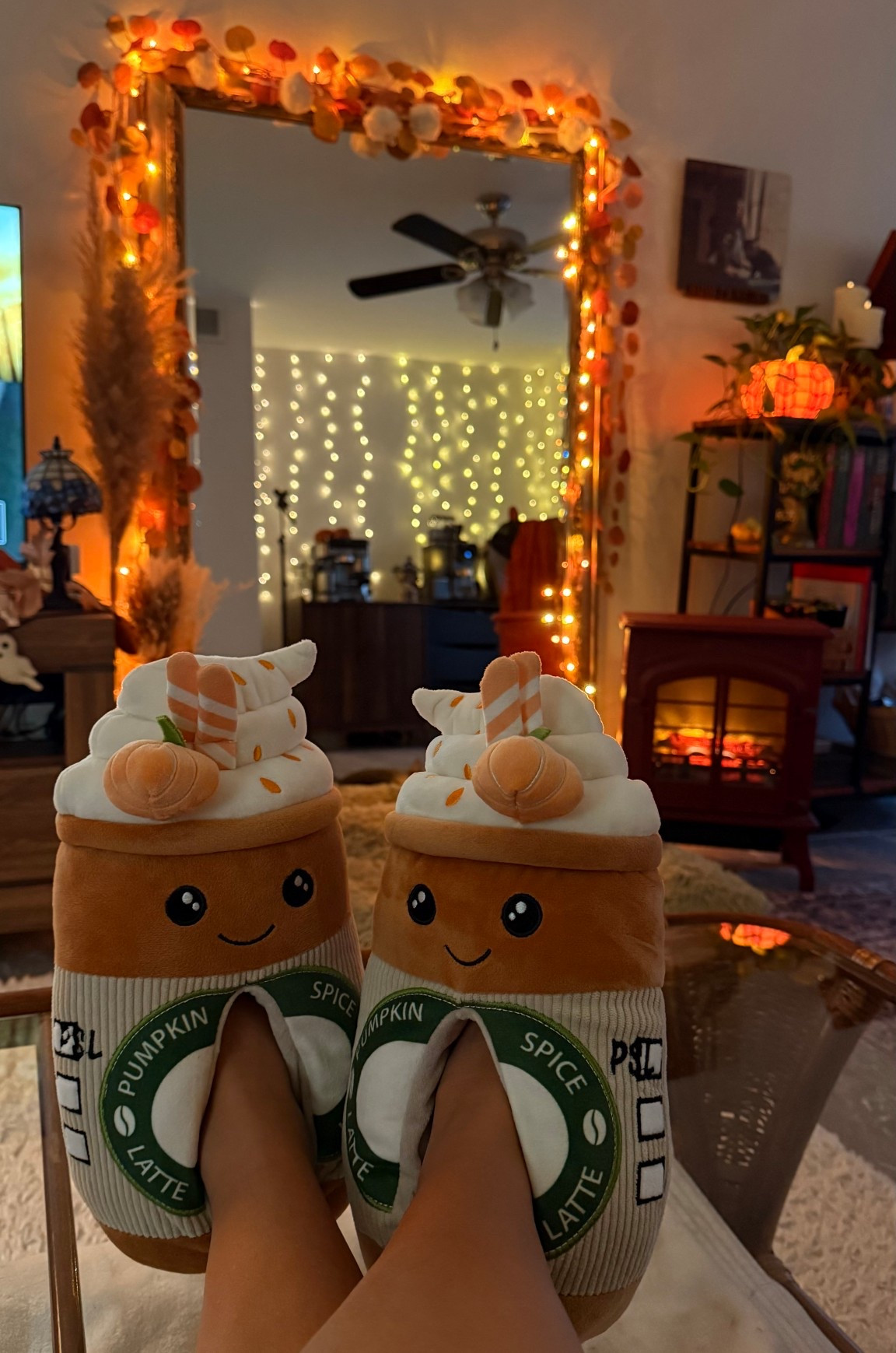 just a girl in her PSL slippers against the world 🍂☕️🎃🤎

#LTKFindsUnder50 #LTKShoeCrush #LTKSeasonal