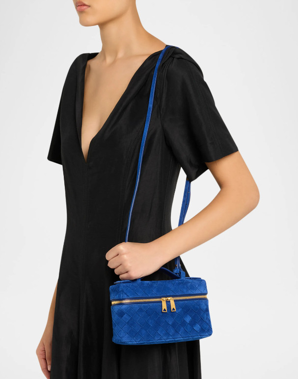 Soft suede, luxury craftsmanship, and timeless elegance  The Bottega Veneta Bang Bang Vanity Intrecciato Suede Top-Handle Bag is the definition of understated luxury. Perfect for elevating any outfit with a chic and sophisticated touch. 🤎👜

A statement designer bag that blends modern fashion with classic style effortlessly.

#BottegaVeneta #LuxuryStyle #DesignerBag #QuietLuxury #LTKFashion #FashionInspo #LuxuryHandbags #ChicStyle #WardrobeEssentials

#LTKTravel
