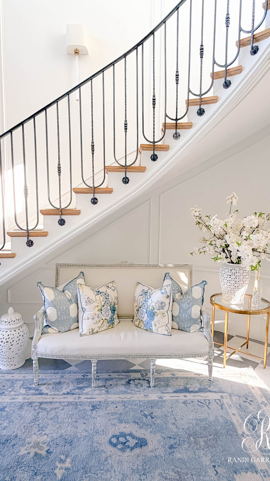 Simple spring floral arrangements for spring!


#LTKspring #LTKSaleAlert #LTKHome