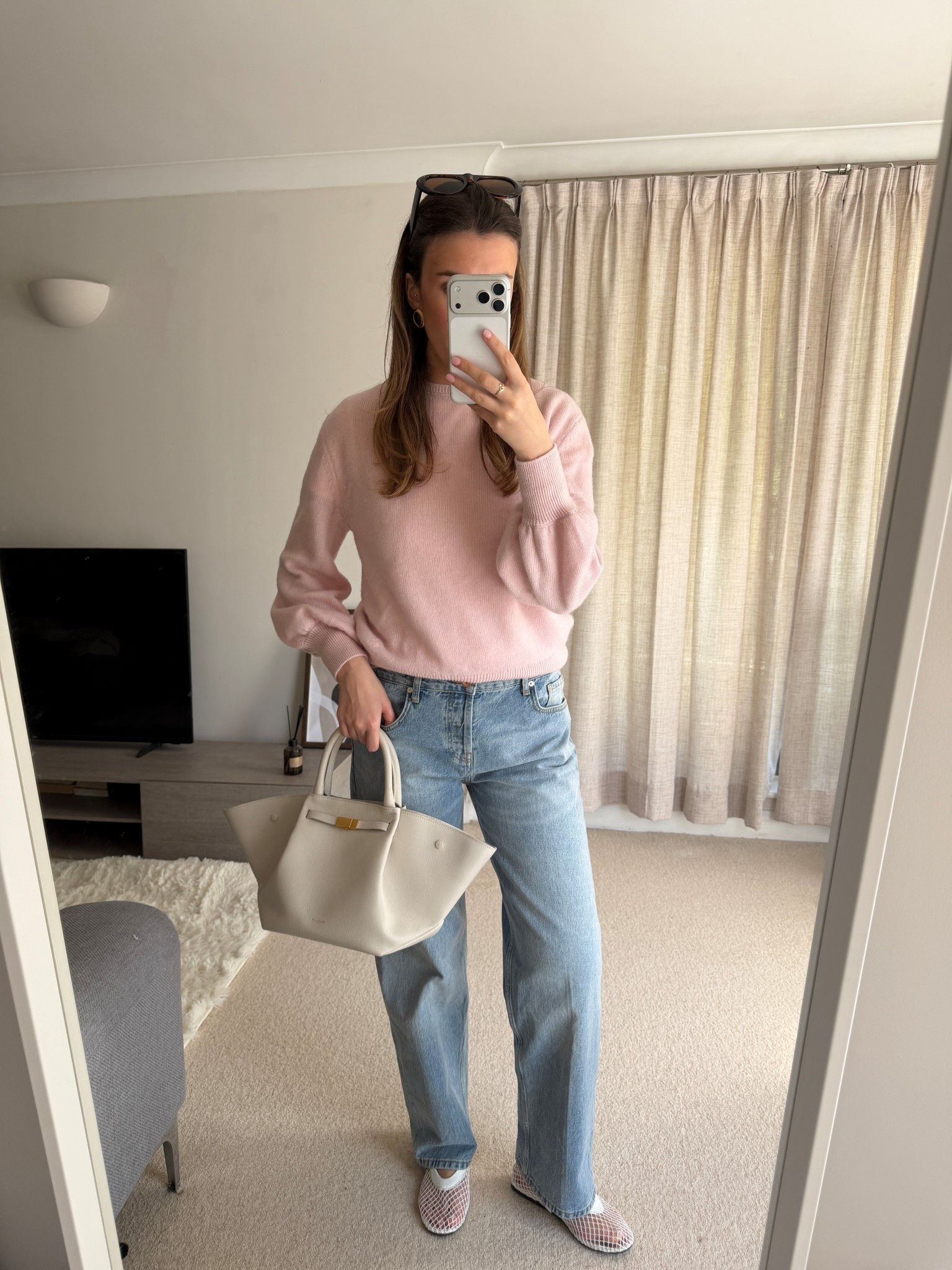 Sinead Keary pink jumper and mom jeans! 

#LTKuk

#LTKeurope