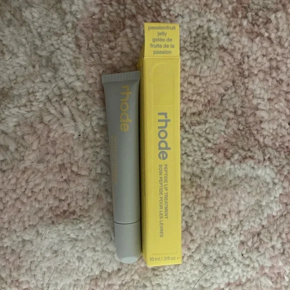 Rhode Peptide Lip Treatment in Limited Edition Passionfruit Jelly Scent | Poshmark