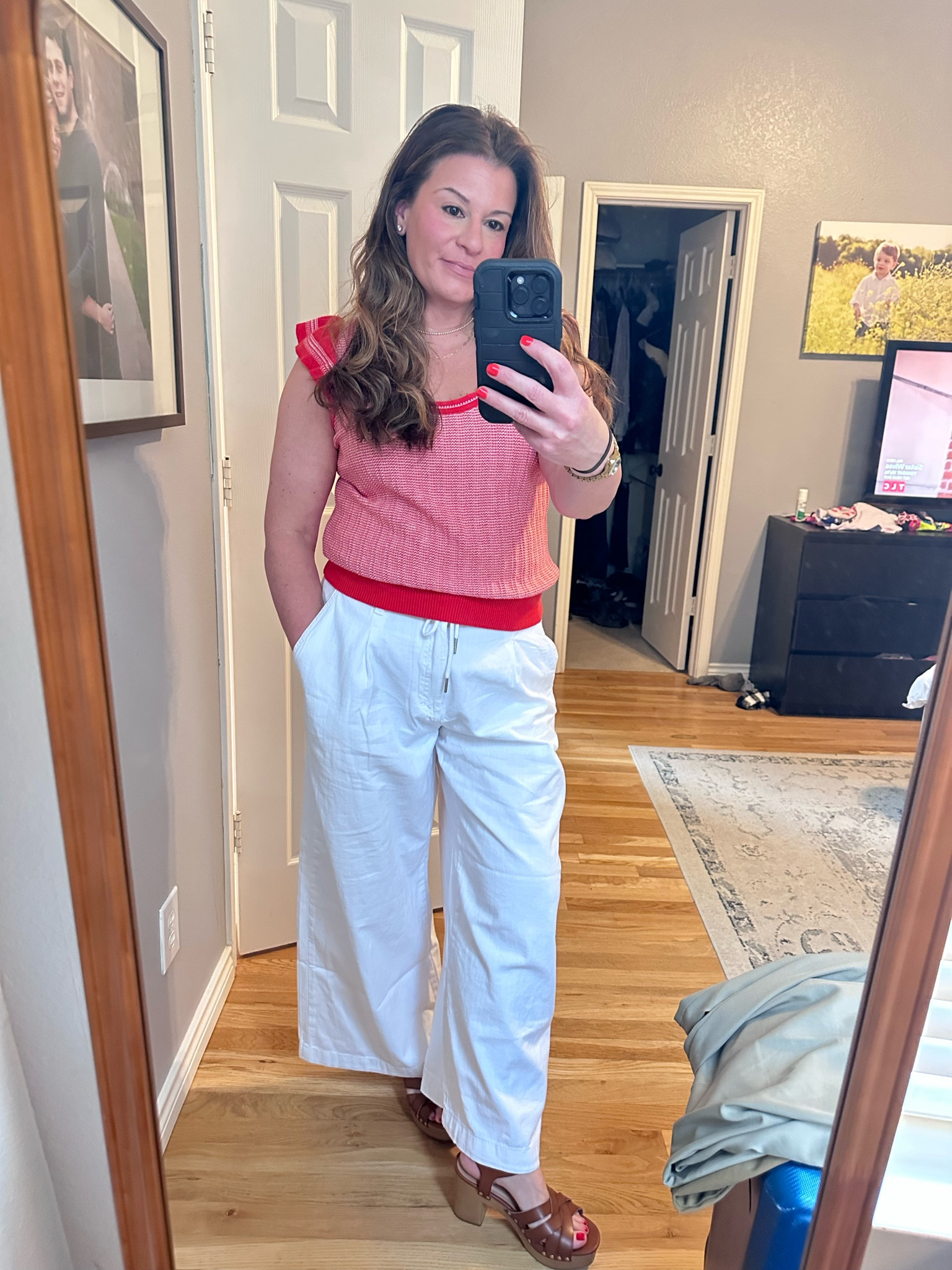 Old navy spring, white pants, mom looks, moms over forty, spring clothes, summer clothes, jean shorts 