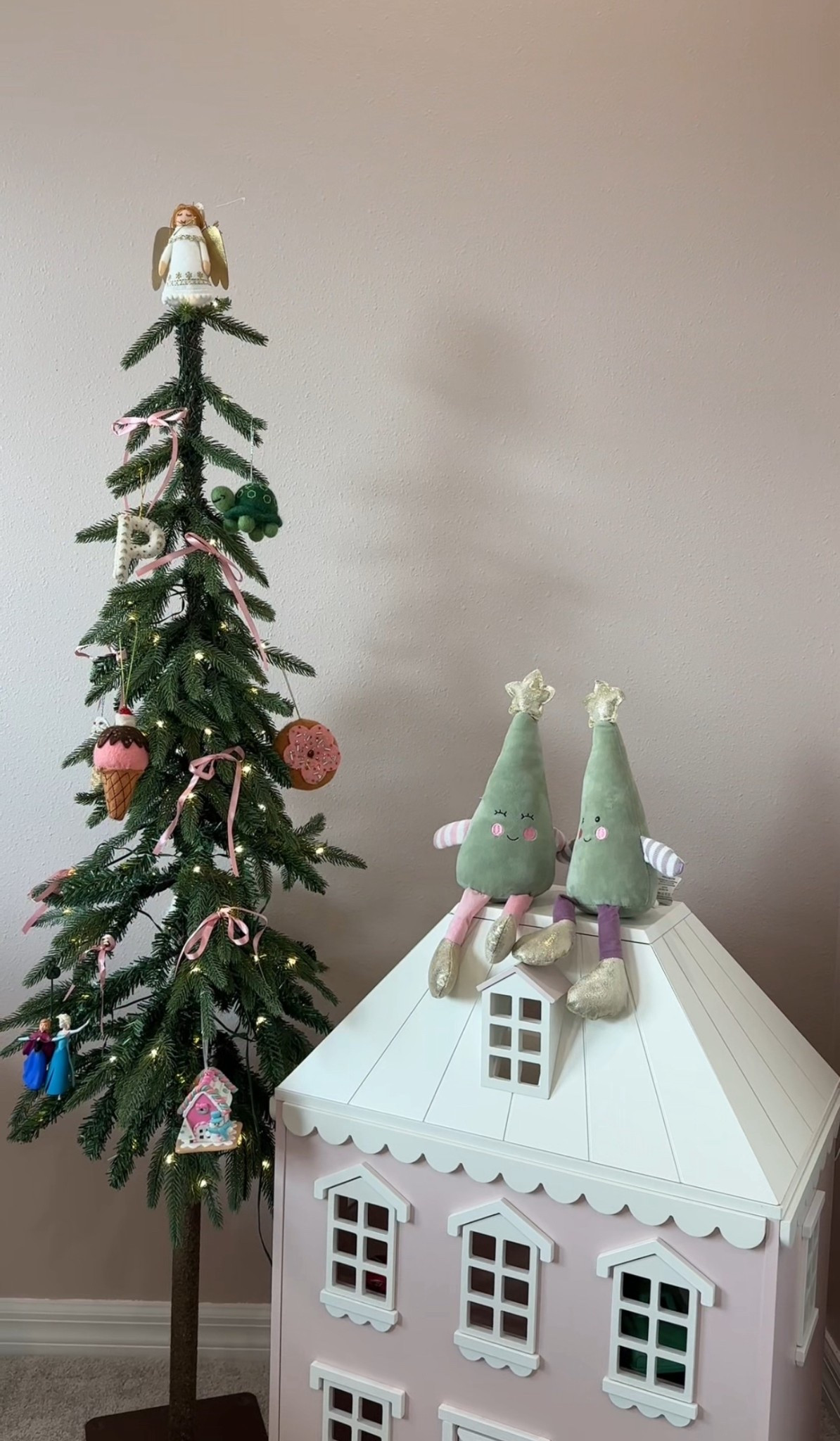 toddler room tree!!🎄❤️

Christmas decor/ Christmas / holiday decor/ toddler room

#LTKSeasonal #LTKKids #LTKHoliday