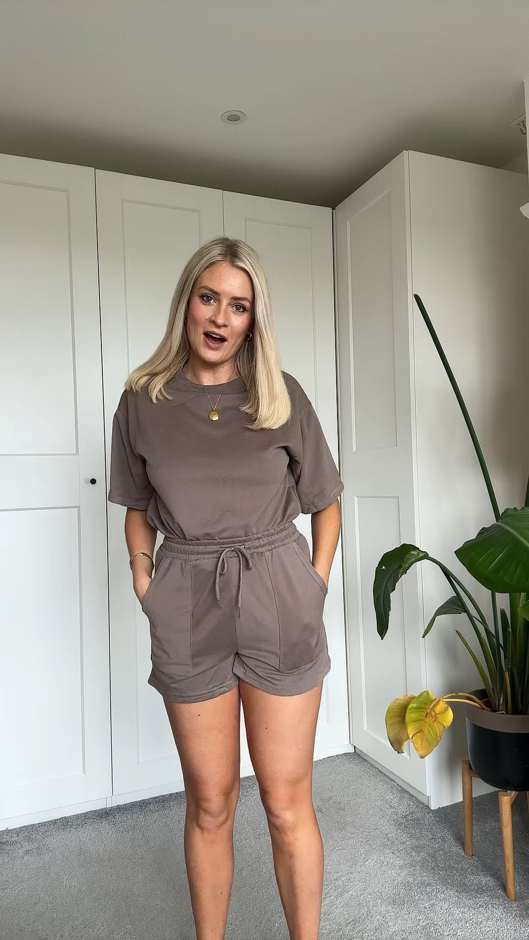 How nice is this Amazon set! So nice and soft and comfy, comes in other colours too! Wearing a small xx 

Amazon fashion, Amazon finds, shorts tracksuit, airport outfit 