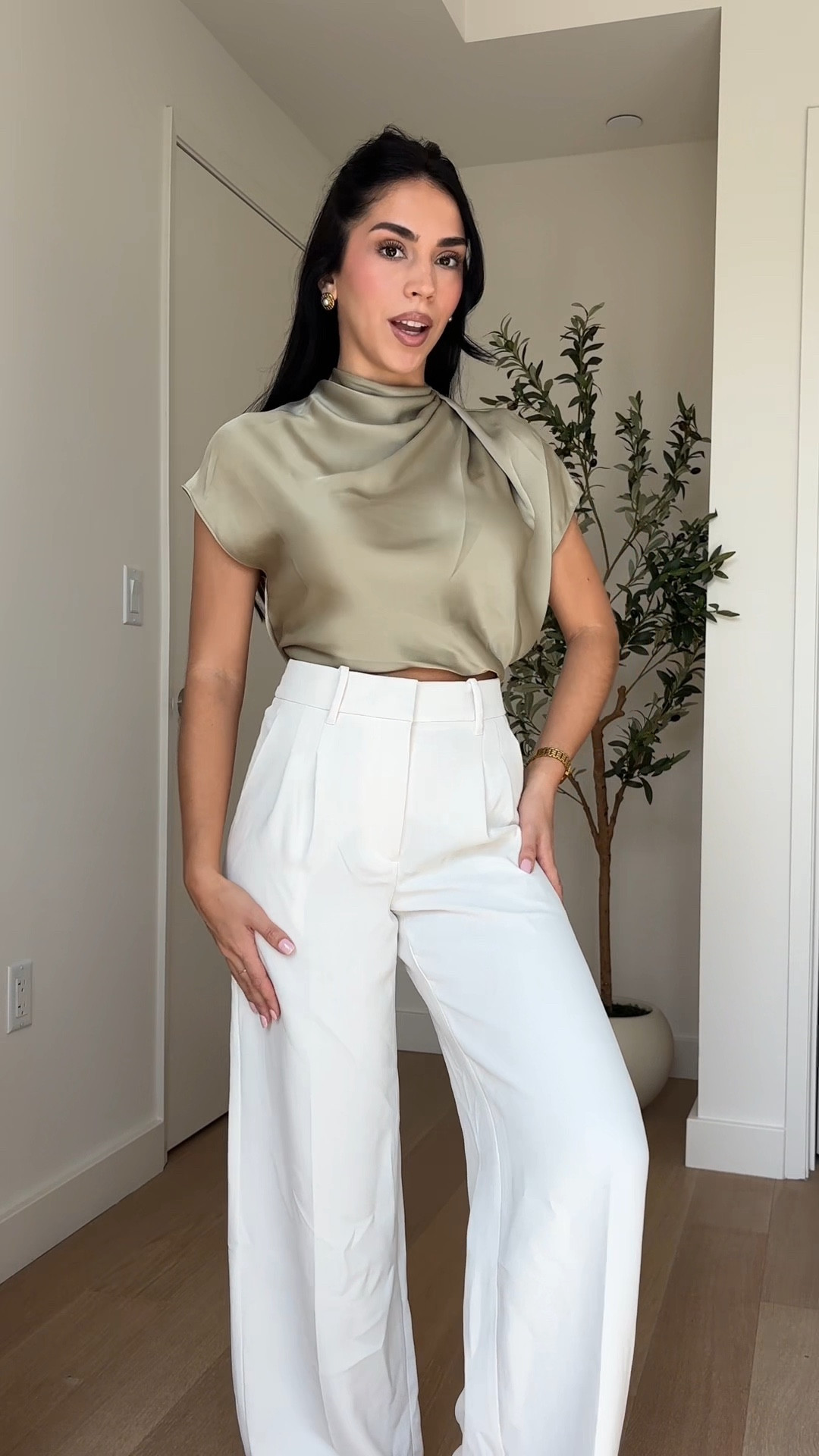 top: XS 
bottoms: size 2