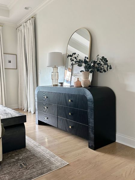 Modern Black Curved Fluted Dresser.

Y’all, this dresser is a stunner and such a statement piece in my bedroom 🤩 I love the fluted front and the drawers also have a soft close!

I also think this would look great used as a sideboard!

Dresser | Bedroom Finds | Modern Home | Modern Organic Bedroom 

#LTKSaleAlert #LTKHome