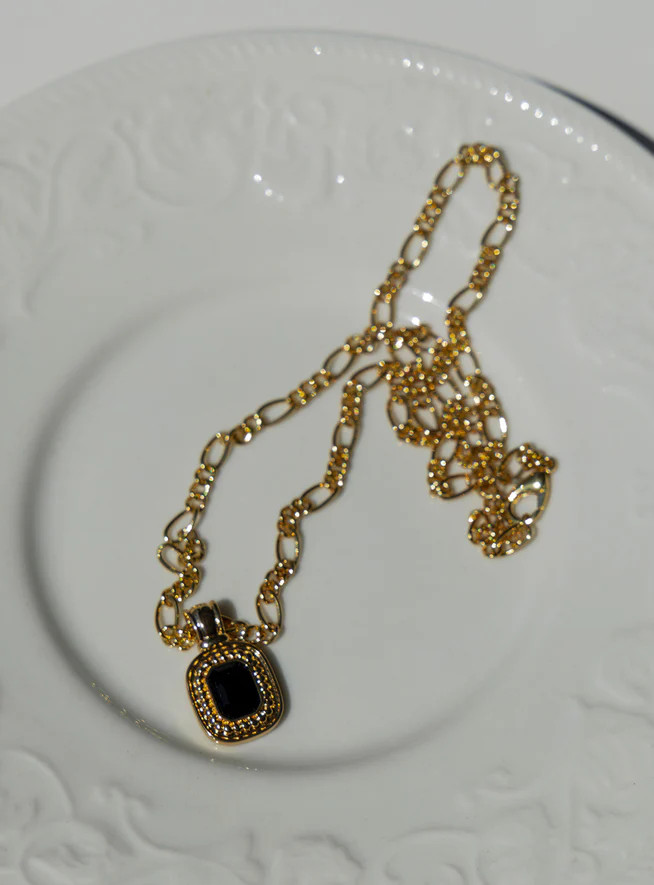 Setton Pendant Necklace Gold / Black | Princess Polly US