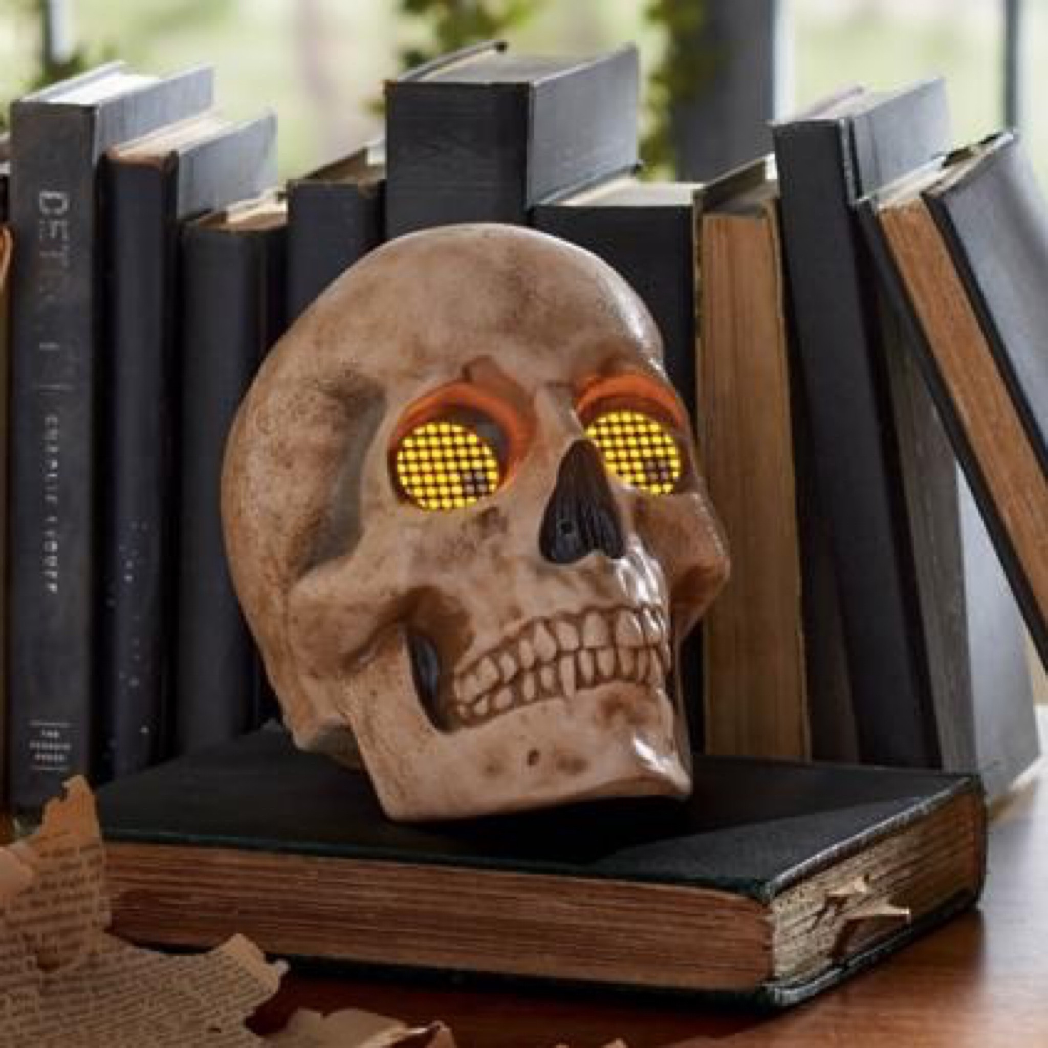 Skull with animated eyes 

#LTKSeasonal