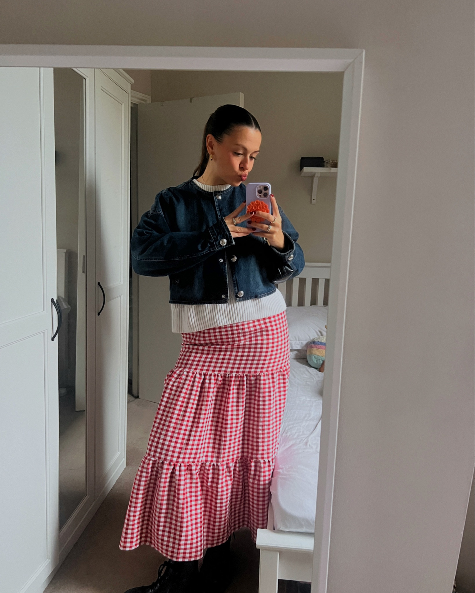 brunch fit !!❤️☁️☕️🍂

gingham skirt, denim cropped jacket, white knit, chunky boots

#LTKgrwm #LTKautumn #LTKuk