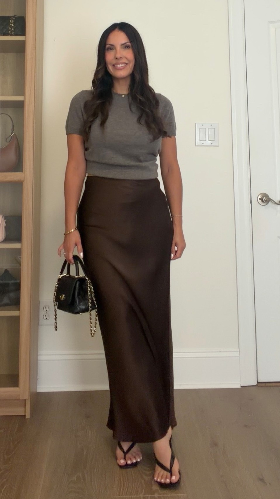 Lately my focuses has been finding timeless basics that can easily transition in between seasons to add to my wardrobe. This cashmere Tee by @onequince is just that. 

Comment SHOP below to receive a DM with the link to this post on my LTK ⬇ https://liketk.it/6k5yE 

 #falltransition #fallwardrobe
