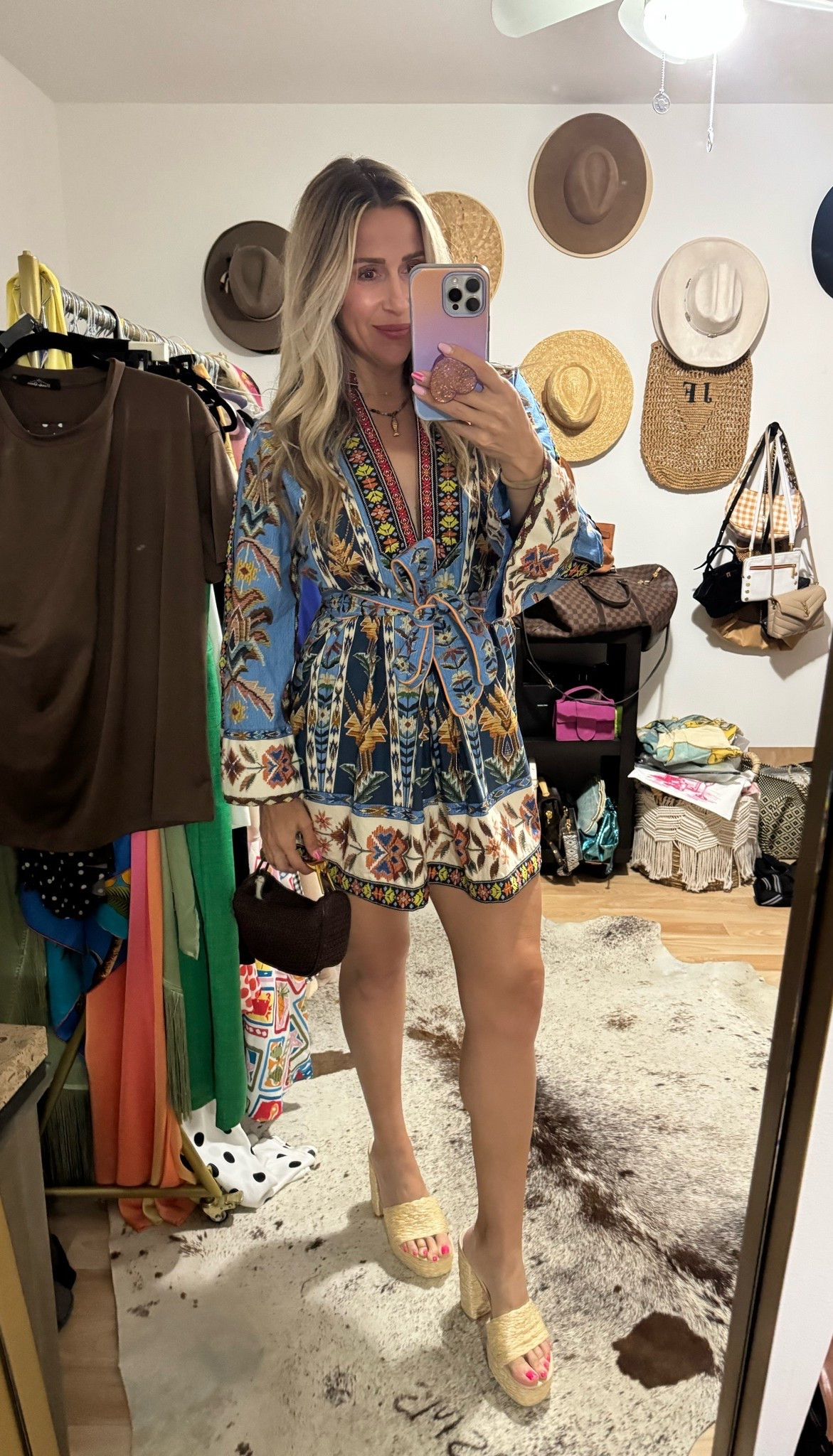Another adorable dress 👗 Farm Rio instantly brings so much fun and joy to an outfit with their amazing colorful prints !!! Runs slightly large . Size down if you are between sizes! 👌

#LTKootd