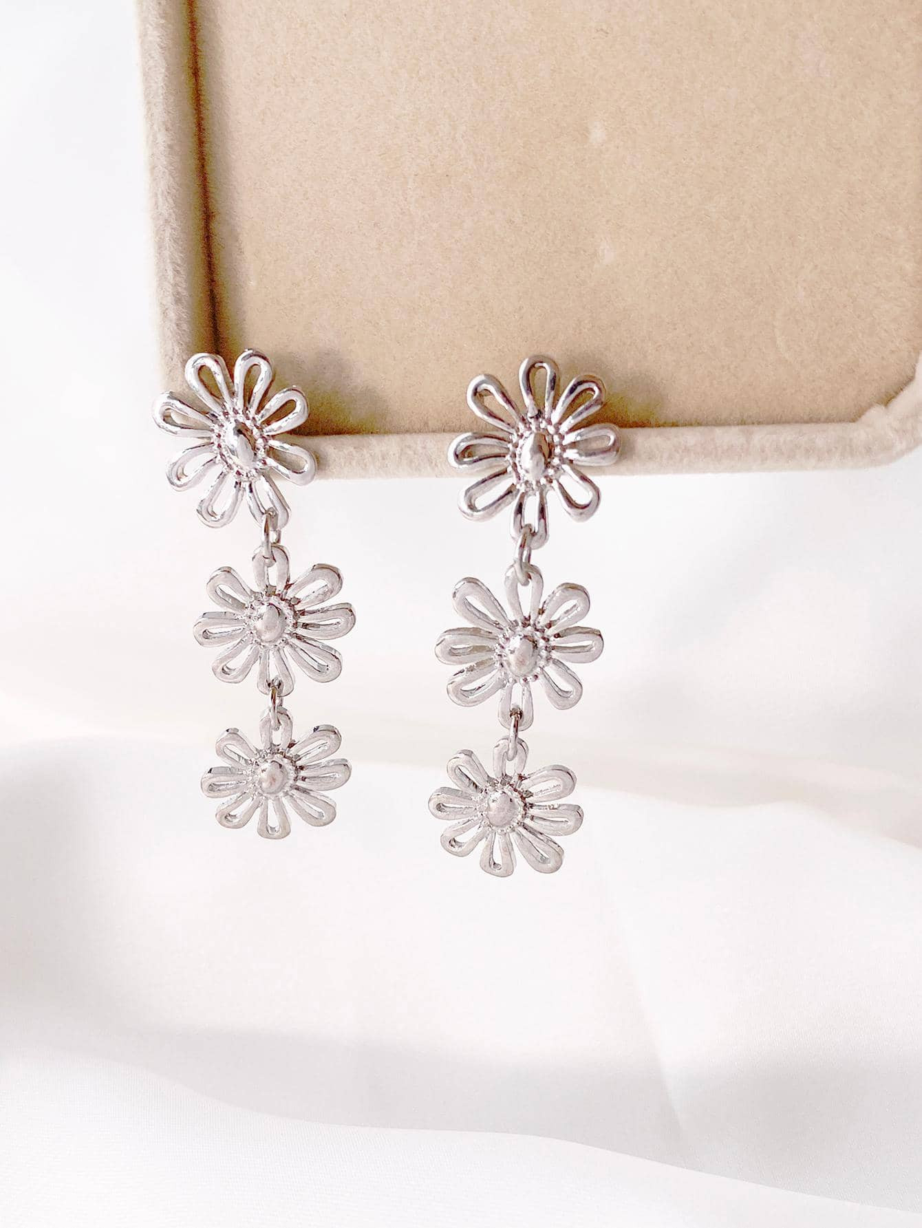 Flower Drop Earrings | SHEIN