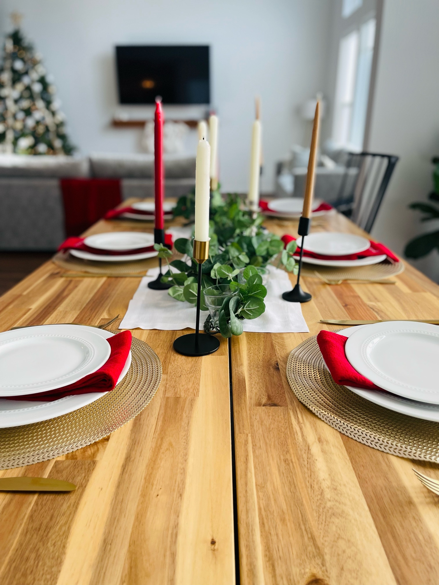 Get ready for Christmas dinner with an easy tablescape! 

#christmastablescape

#LTKSeasonal #LTKHoliday #LTKhome