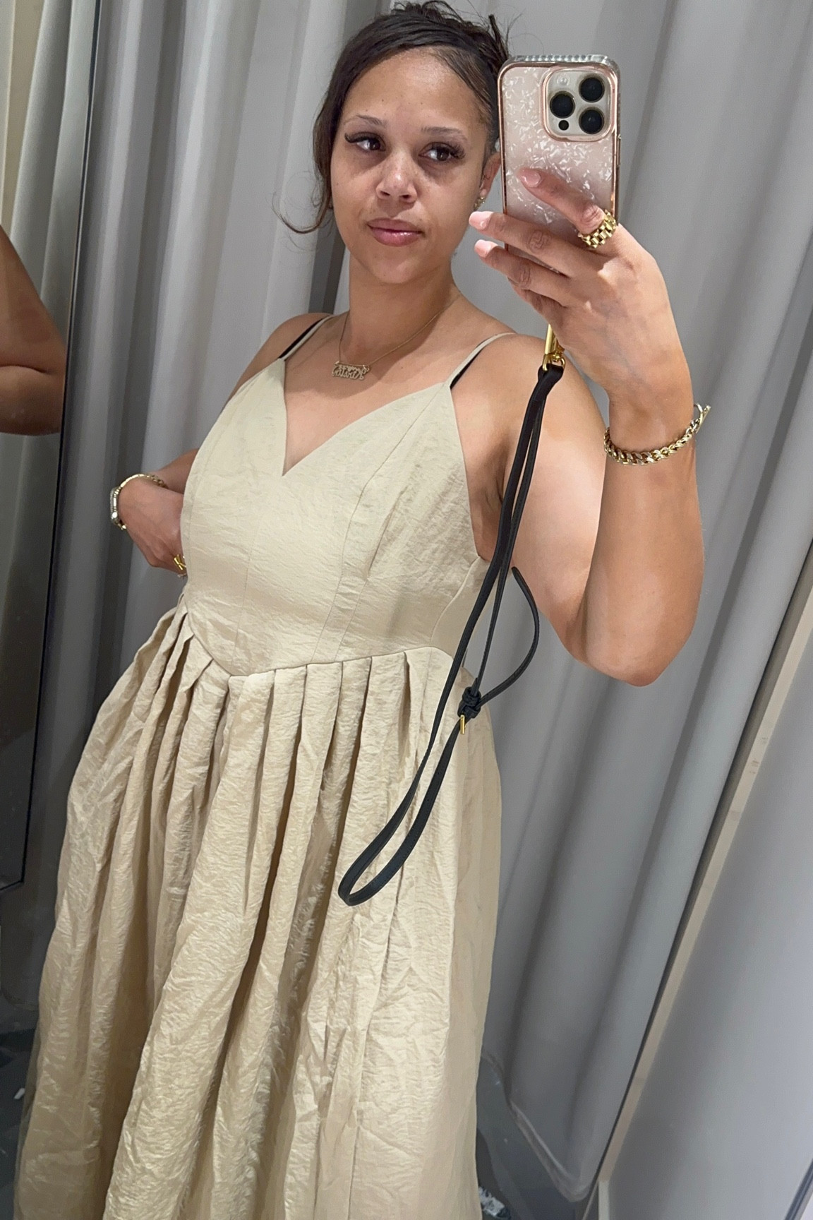 the pictured shirt is an error on H&M side but the link will take you to the dress! 🤎